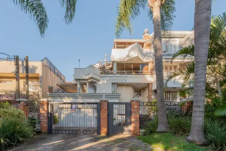 Casa com 3 Quartos à venda, 360m² no Chácara das Pedras, Porto Alegre