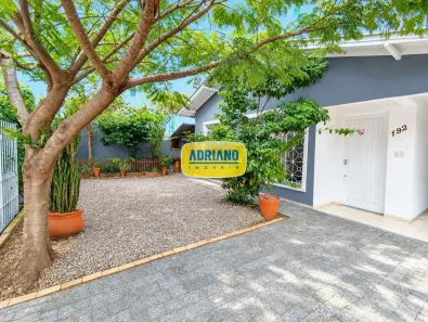 Casa com 3 Quartos para alugar, 240m² no Capoeiras, Florianópolis