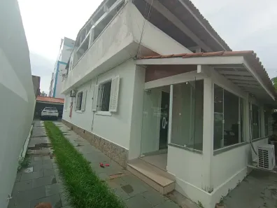 Casa com 4 Quartos à venda, 195m² no Parque São Caetano, Campos dos Goytacazes