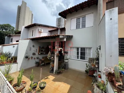 Sobrado com 3 Quartos à venda, 105m² no Vila Marumby, Maringá