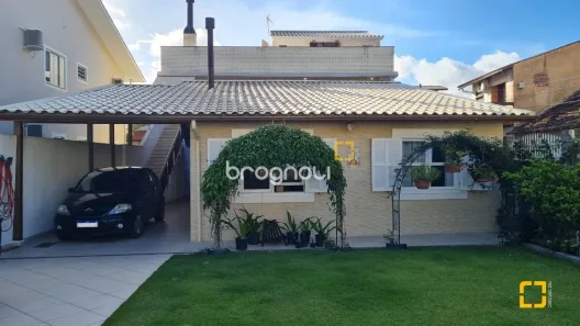 Casa com 3 Quartos à venda, 305m² no Pântano do Sul, Florianópolis