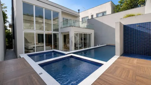 Sobrado com 6 Quartos à venda, 651m² no Jardim Aracy, Mogi das Cruzes