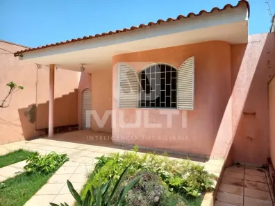 Casa com 3 Quartos para alugar, 180m² no Cidade Jardim, Uberlândia