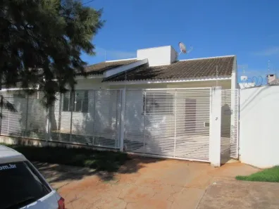 Casa com 3 Quartos para alugar, 118m² no Jardim Itália II, Maringá