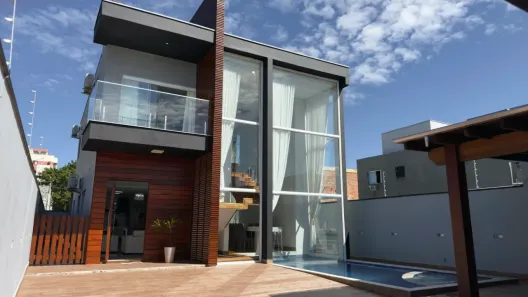 Sobrado com 4 Quartos à venda, 159m² no Jardim de Caraguatatuba, Caraguatatuba
