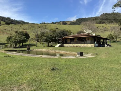 Fazenda/Sítio com 6 Quartos à venda, 750m² no , Extrema