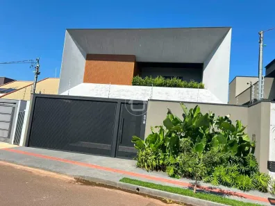 Sobrado com 4 Quartos à venda, 240m² no Jardim Mansur, Campo Grande