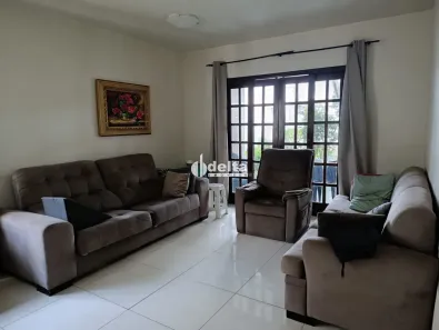 Casa com 4 Quartos à venda, 360m² no Nossa Senhora Aparecida, Uberlândia