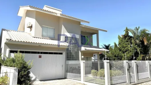 Casa com 3 Quartos à venda, 200m² no Centro, Palhoça