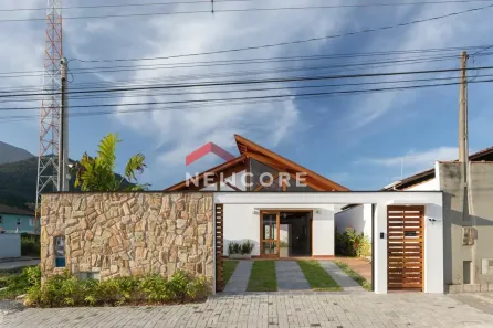 Casa com 3 Quartos à venda, 129m² no Massaguaçu, Caraguatatuba