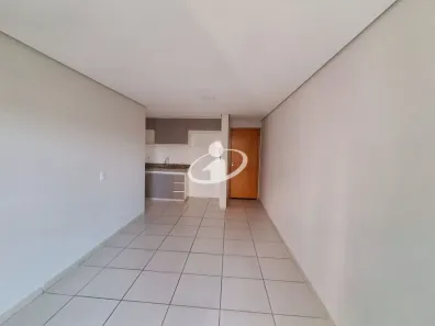 Apartamento com 3 Quartos para alugar, 75m² no Presidente Roosevelt, Uberlândia