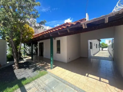 Casa com 3 Quartos para alugar, 197m² no Santa Mônica, Uberlândia