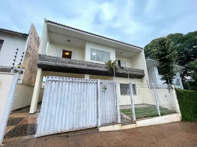 Sobrado com 3 Quartos para alugar, 160m² no Zona 02, Maringá