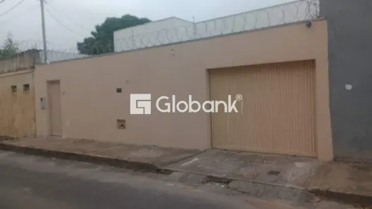 Casa com 3 Quartos à venda, 67m² no Alice Maia, Montes Claros