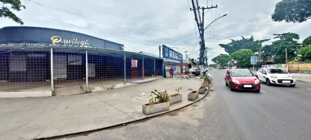 Ponto Comercial para alugar, 383m² no Bangu, Rio de Janeiro