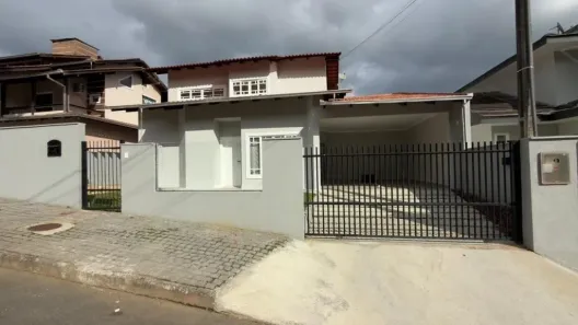Casa com 3 Quartos à venda, 143m² no Bom Retiro, Joinville