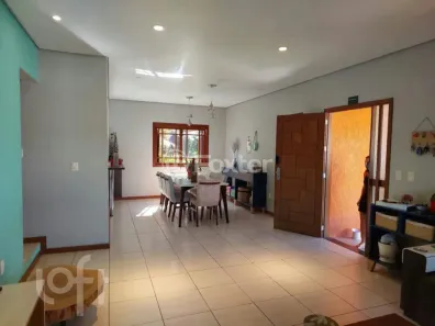 Casa com 3 Quartos à venda, 345m² no Vila Nova, Porto Alegre
