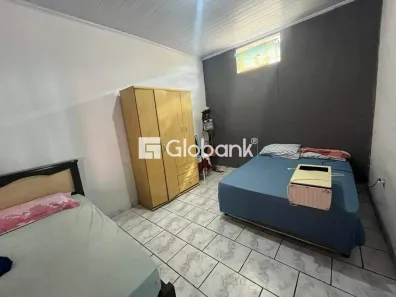 Casa com 5 Quartos à venda, 200m² no Alto São João, Montes Claros