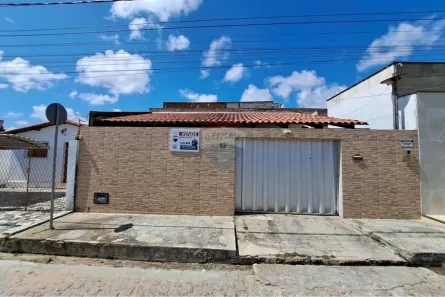 Casa com 2 Quartos à venda, 76m² no Pajuçara, Natal