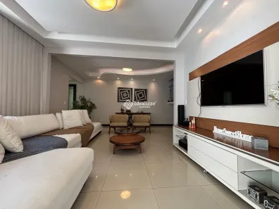 Casa com 3 Quartos à venda, 225m² no Jardim Amália, Volta Redonda