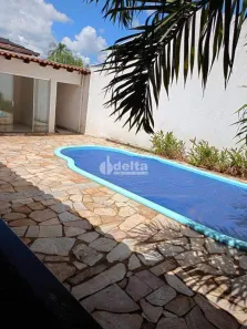 Casa com 3 Quartos à venda, 180m² no Dona Zulmira, Uberlândia