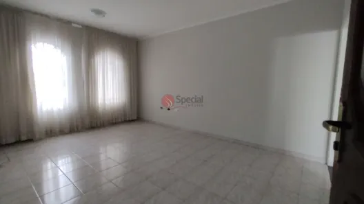 Sobrado com 3 Quartos à venda, 240m² no Jardim Piqueroby, São Paulo