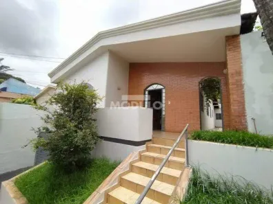 Casa com 7 Quartos para alugar, 320m² no Osvaldo Rezende, Uberlândia