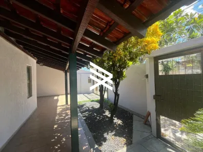 Casa com 3 Quartos para alugar, 197m² no Santa Mônica, Uberlândia