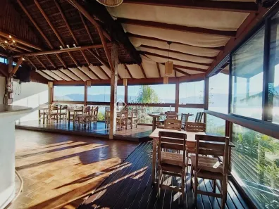 Prédio Comercial para alugar, 150m² no Barra da Lagoa, Florianópolis