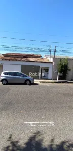 Casa com 3 Quartos para alugar, 200m² no Santa Mônica, Uberlândia