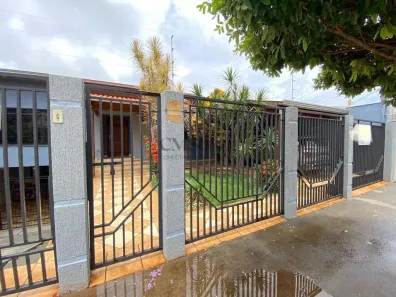 Casa com 4 Quartos para alugar, 450m² no Champagnat, Londrina