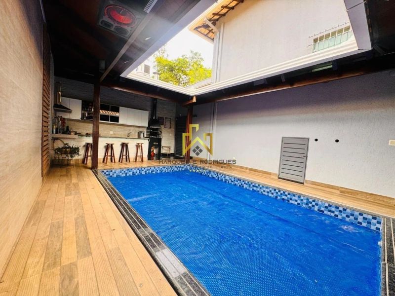 Casa com 4 quartos — Santa Amélia, Belo Horizonte