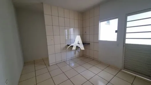 Casa com 2 Quartos para alugar, 65m² no Planalto, Uberlândia