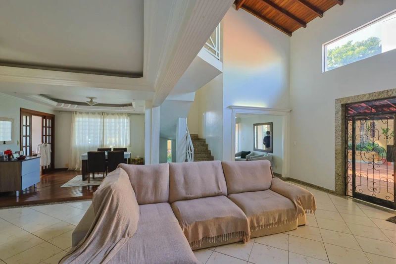 Casa com 4 quartos — Heliópolis, Belo Horizonte
