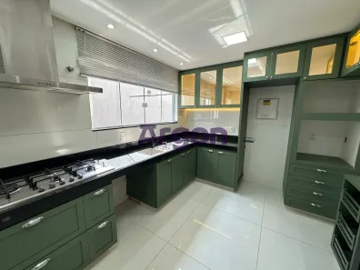 Sobrado com 5 Quartos à venda, 400m² no Goiânia 2, Goiânia