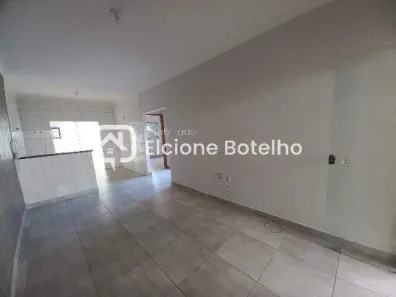 Casa com 2 Quartos para alugar, 80m² no Jardim Ipanema, Uberlândia