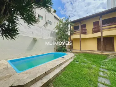 Casa com 4 Quartos para alugar, 317m² no Cavaleiros, Macaé