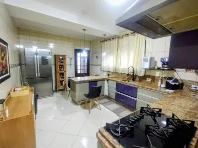 Sobrado com 3 Quartos à venda, 187m² no Vila Colorado, Suzano