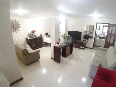Casa com 3 Quartos para alugar, 244m² no Imbetiba, Macaé
