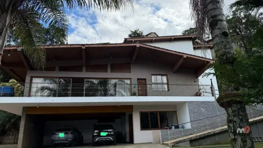Casa com 4 Quartos à venda, 600m² no Mosela, Petrópolis