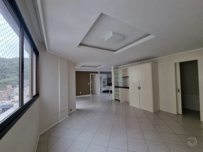 Apartamento com 2 Quartos à venda, 111m² no Centro, Florianópolis