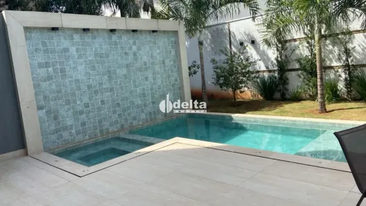Casa de Condomínio com 4 Quartos para alugar, 260m² no Shopping Park, Uberlândia