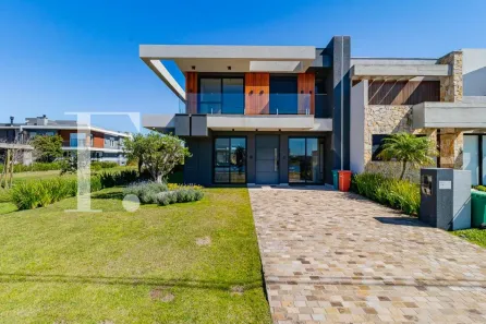 Sobrado com 4 Quartos à venda, 229m² no XANGRI-LÁ, Xangri-Lá