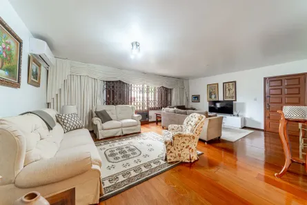 Casa com 3 Quartos à venda, 250m² no Chácara das Pedras, Porto Alegre
