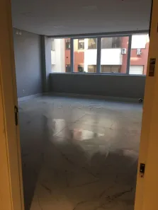 Sala Comercial para venda ou aluguel, 33m² no Mont Serrat, Porto Alegre