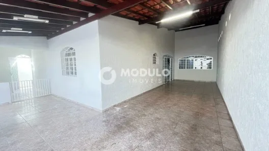 Casa com 3 Quartos para alugar, 200m² no Tabajaras, Uberlândia