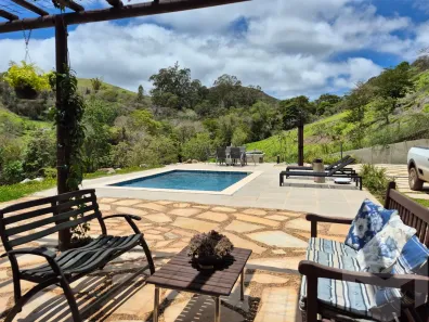 Casa de Condomínio com 3 Quartos à venda, 226m² no Itaipava, Petrópolis