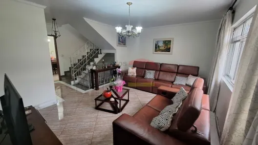 Sobrado com 3 Quartos à venda, 222m² no Vila Nivi, São Paulo