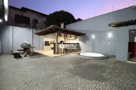 Casa com 3 Quartos para alugar, 180m² no Cidade Jardim, Uberlândia