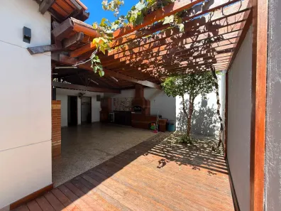 Casa com 3 Quartos para alugar, 199m² no Morada de Laranjeiras, Serra
